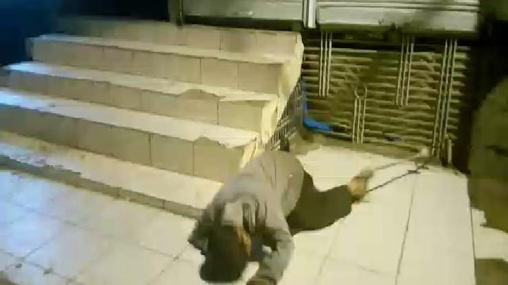 Engelli çocuğu iple demire bağladılar