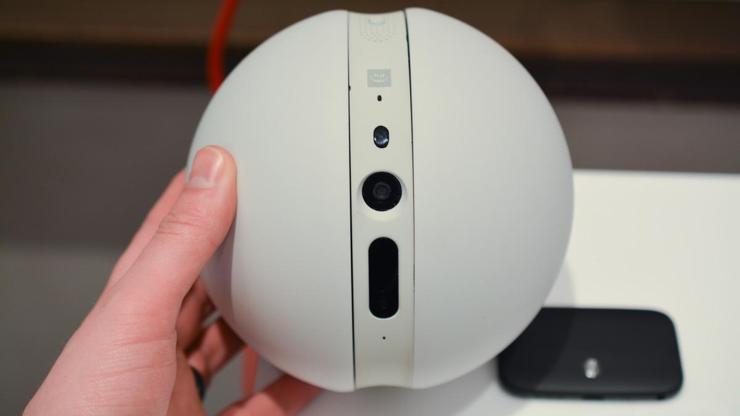 O bir ev robotu: LG Rolling Bot