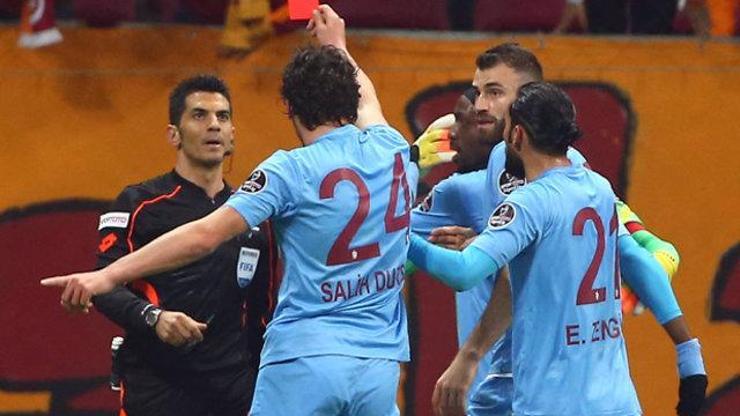 Parka kırmızı kart gösteren Salih Dursun heykeli yapılacak