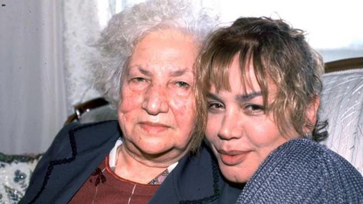Sezen Aksunun annesi hayatını kaybetti