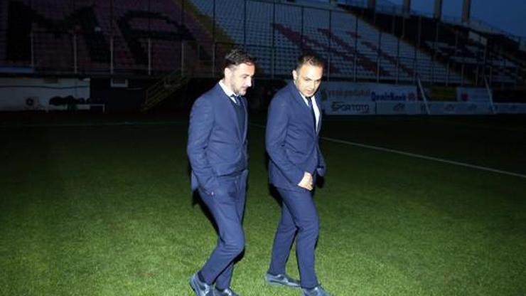 Vitor Pereira stadın zeminini inceledi