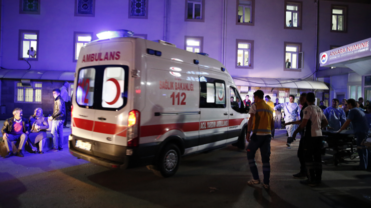 Adli Tıp önünde endişeli bekleyiş