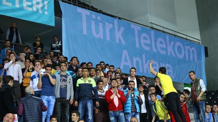 Davet ile gelip rakibi desteklediler
