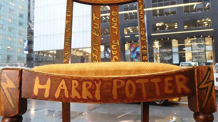 Harry Potterın yazıldığı sandalye 400 bin dolara satıldı