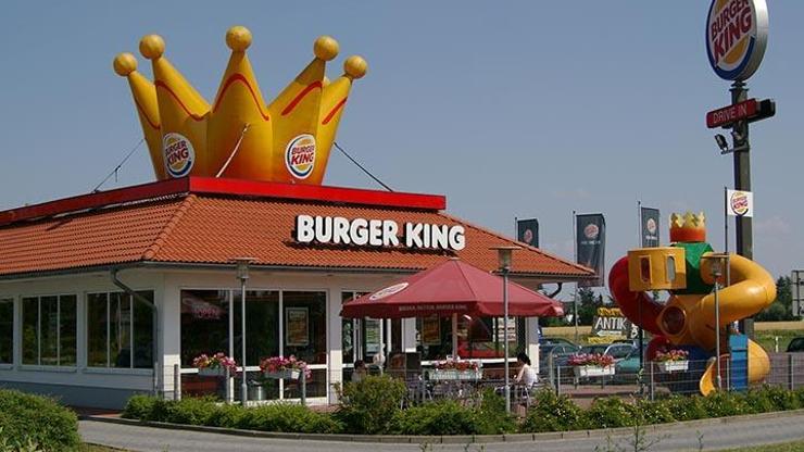 Telefon şakası Burger Kinge kapı cam indirtti