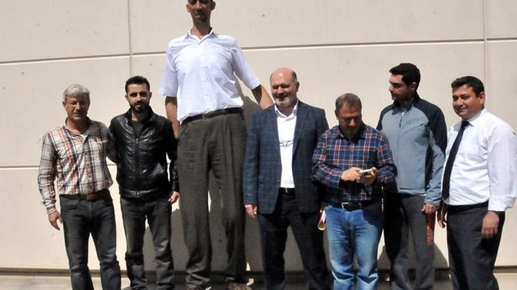 Dünyanın en uzun adamı Hollywood yolunda
