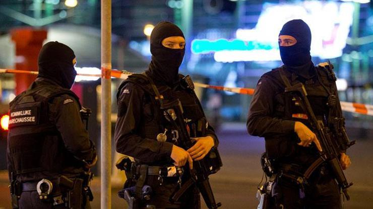 Amsterdamda havaalanında bomba alarmı