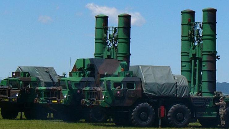 İran Rus S-300 füze sistemini sergiledi