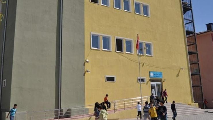 14 yaşındaki kız öğrenci müdür odasının camından atladı
