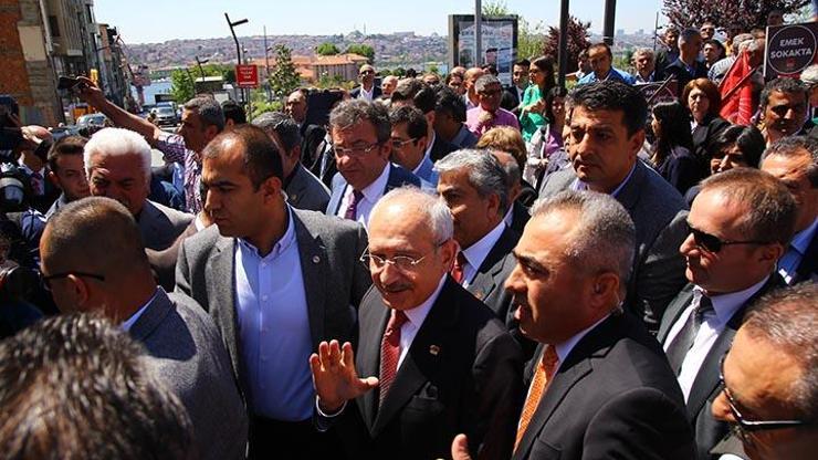 Kılıçdaroğlunun kağıt işçileriyle buluşması arbedeyle başladı