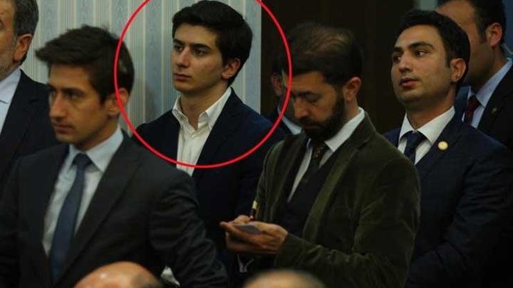Davutoğlunun oğlu da toplantıyı izledi