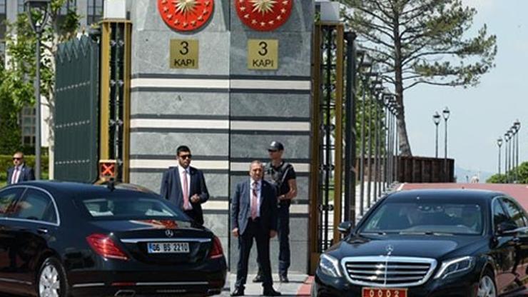 Sivil plakayla geldi 0002 ile çıktı