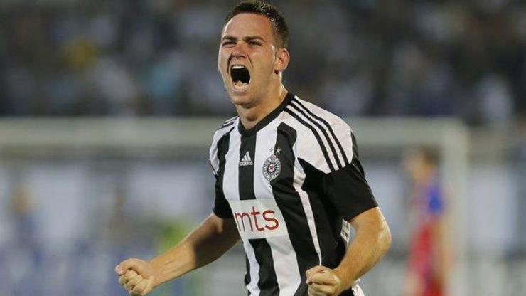Fenerbahçenin çok istediği Zivkovic Benficaya imza attı