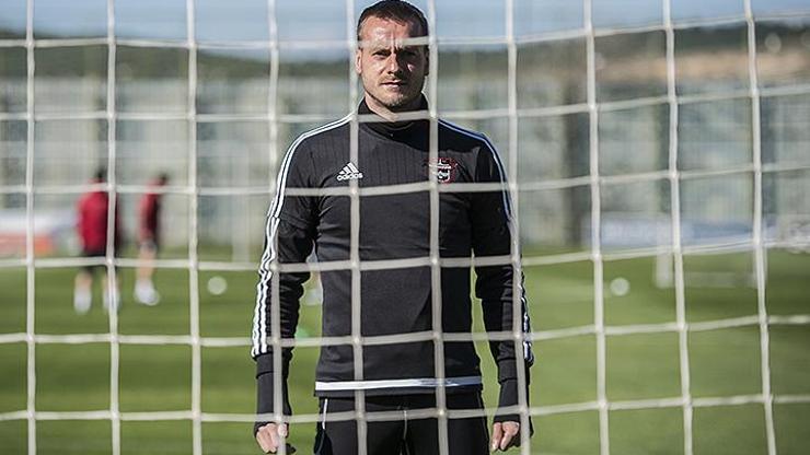 Muslera giderse kale ona emanet