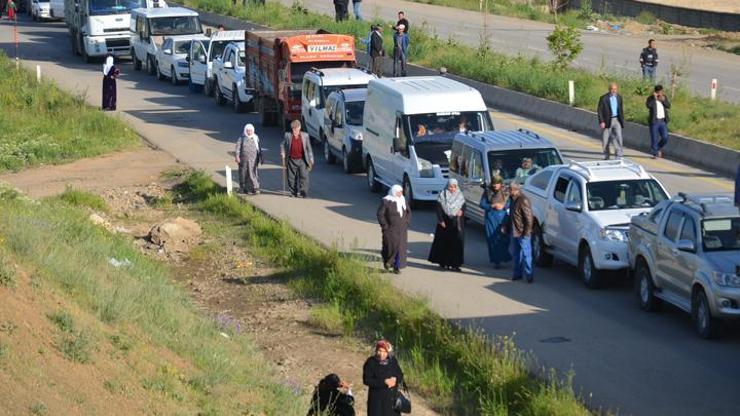 Yüksekovada uzun kuyruklar oluştu