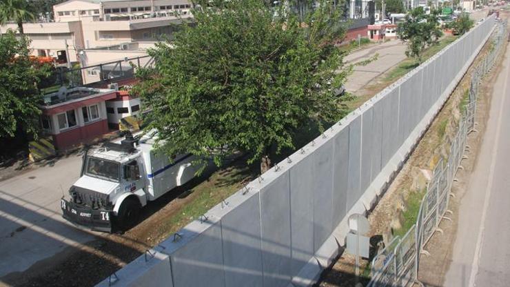 ABD Konsolosluğunda beton duvarlı terör önlemi