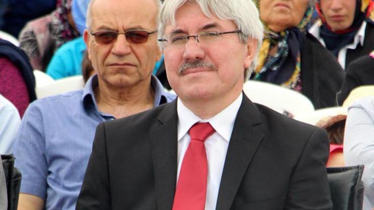 Okullarda 10. Yıl Marşını yasakladı