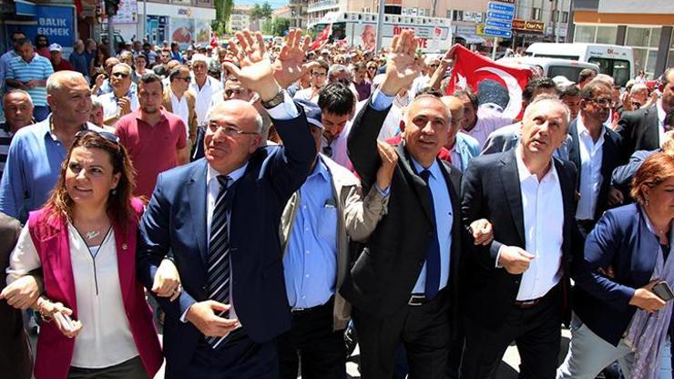 30 CHPli vekil, Bolu Valiliğine yürüdü