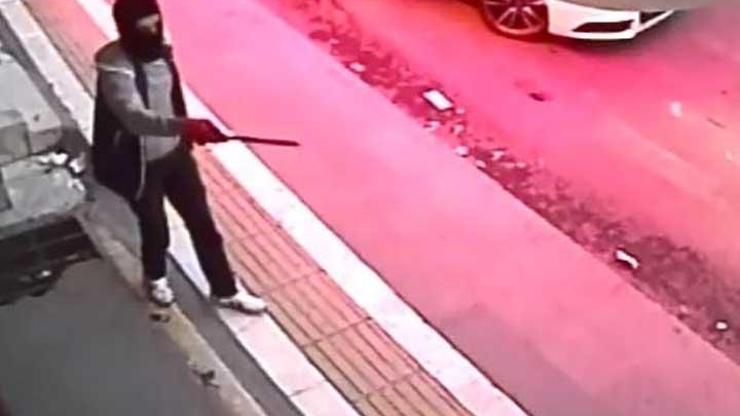 3,5 saat arayla 2 mağaza soydular