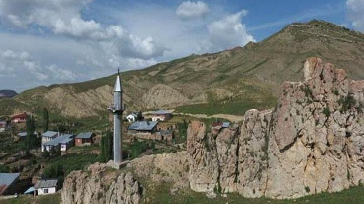 Cami köyde, minare tepede