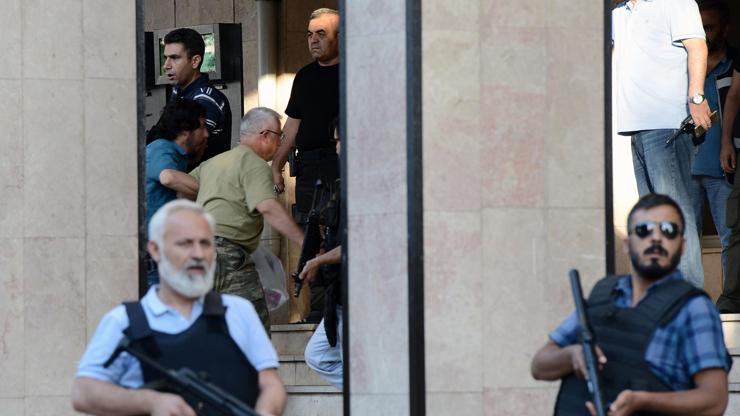 Gözaltındaki general ve amiraller, adliyeye sevk edildi