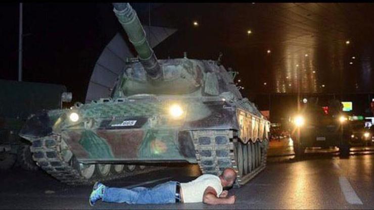 Tankın önüne yatan adam konuştu