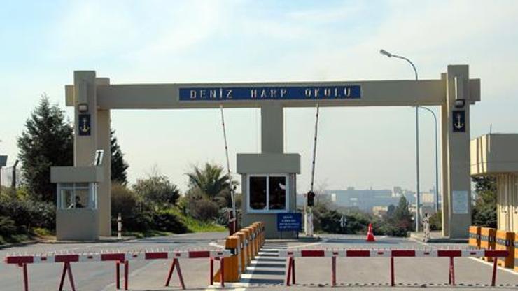 Başarılı öğrencileri eşcinsel deyip okuldan attılar