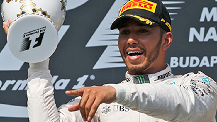 Lewis Hamilton Macaristanda zirvede