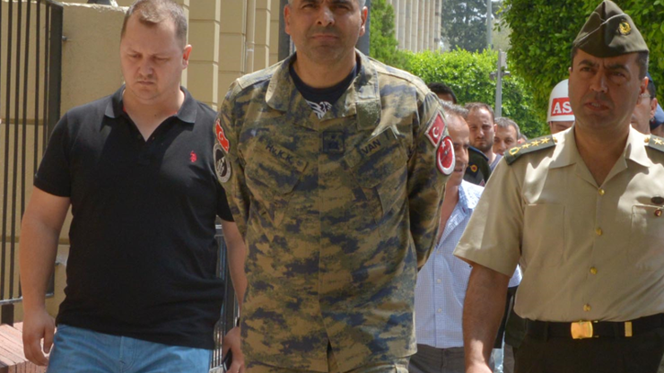 Darbeci subaylar o kitaptaydı