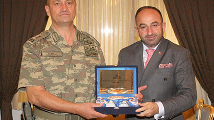 Darbeciler komutanı terörist diye öldürecekti