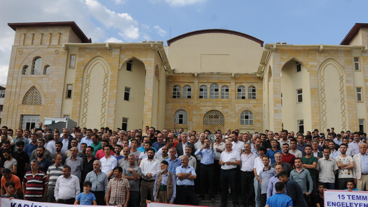 Hakkarililer referandum istedi
