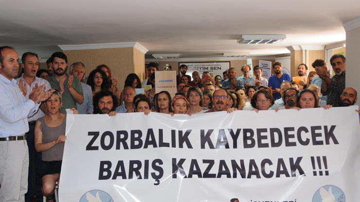 Barış Bildirisi İmzacısı 21 akademisyen görevinden uzaklaştırıldı