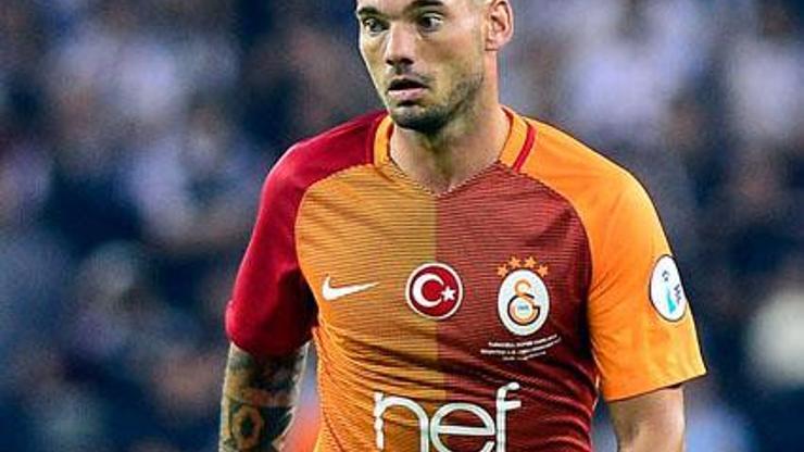 Sneijder, madalyasını engelli bir taraftara hediye etti