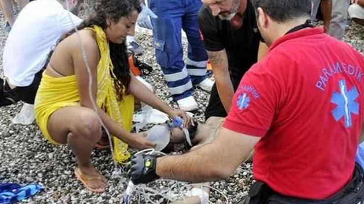 Antalyada ünlü plajda can pazarı