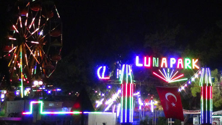 Adanada lunaparkta korkutan kaza