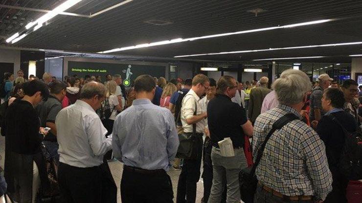 Frankfurt Havalimanında terör paniği