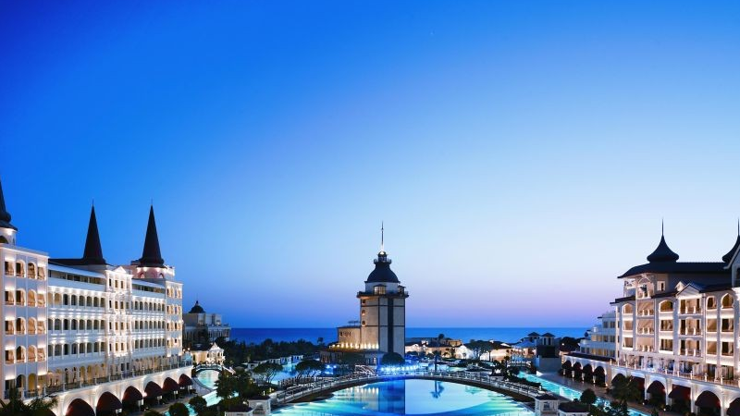 1.4 milyar dolarlık Mardan Palace Otelde işçiler grevde