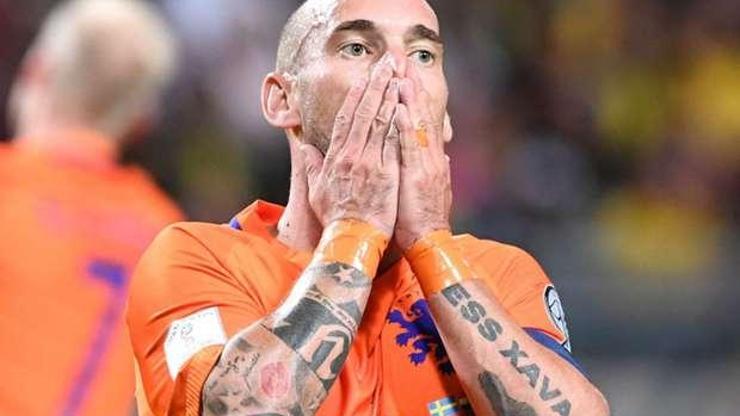 Sneijder Hollandayı ipten aldı