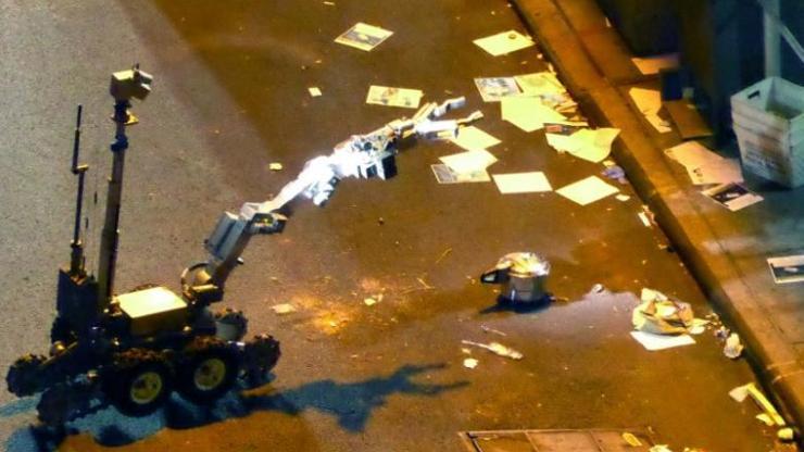 Bombayı içinden çıkarıp çantayı çalmışlar