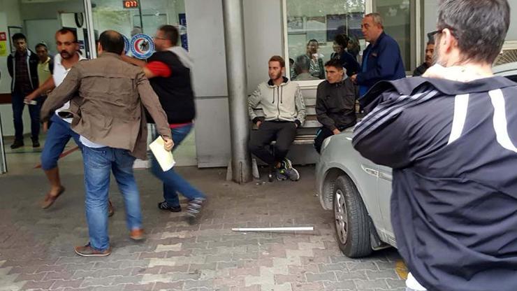 Gözaltındaki FETÖ şüphelisine paspas sopasıyla saldırı