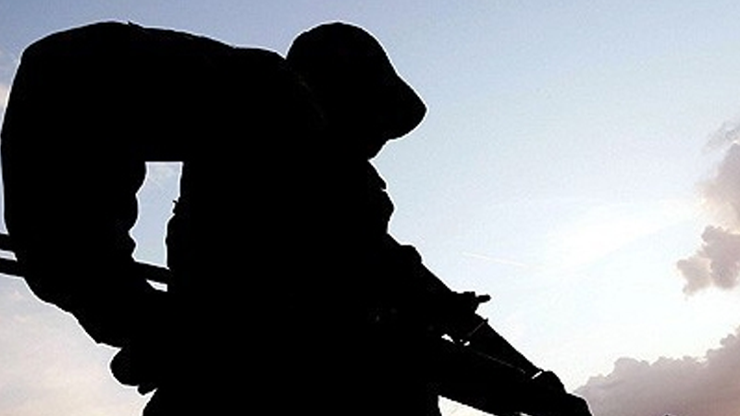 Siirtte askeri aracın geçişi sırasında patlama