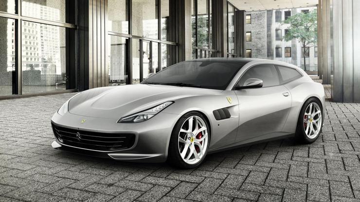 Ferrari GTC4Lusso T Paris’in yıldızı oldu