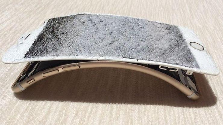 Koşu bandına düşüp yamulan iPhone