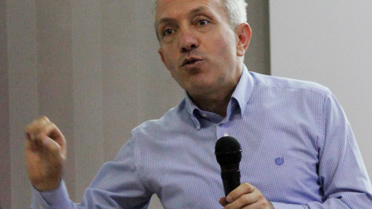 Profesörden ilginç sözler: Pokemon Go oynuyorsunuz ülkenizi satıyorsunuz