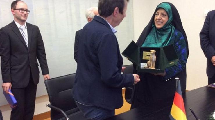 Kadın bakanı erkek zanneden İran basını, ülkeyi ayağa kaldırdı