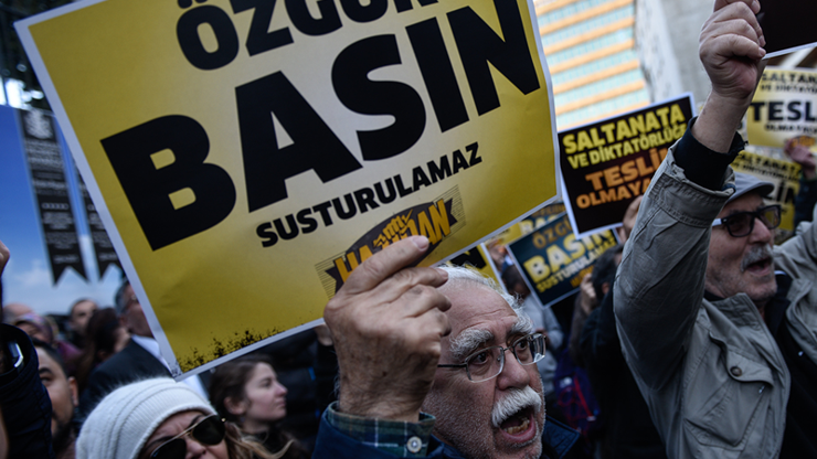 Cumhuriyet Gazetesine destek eylemleri