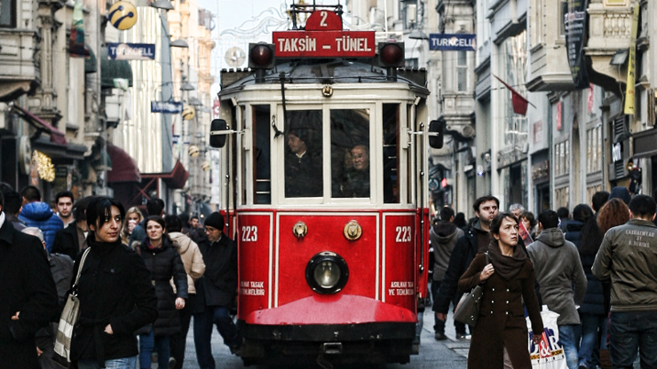 İstiklal Caddesinde intihar girişimi