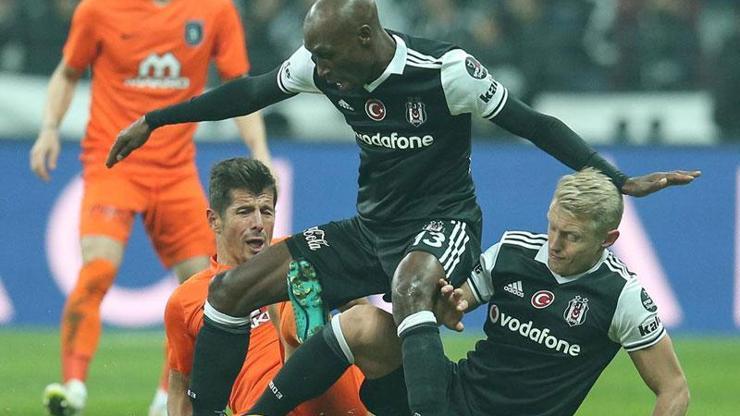 Emre Belözoğlu devam edemedi