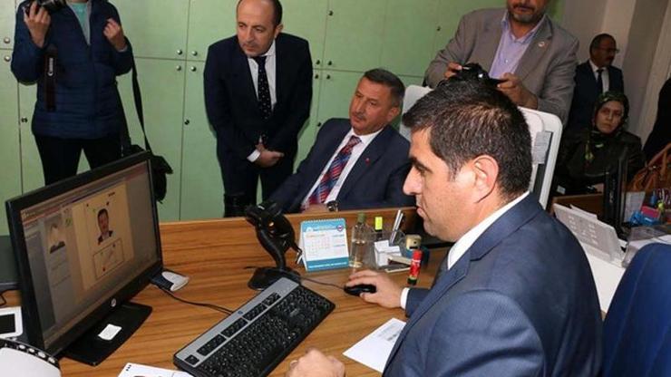 Burdurda çipli kimlik kartlarına ilk başvuru