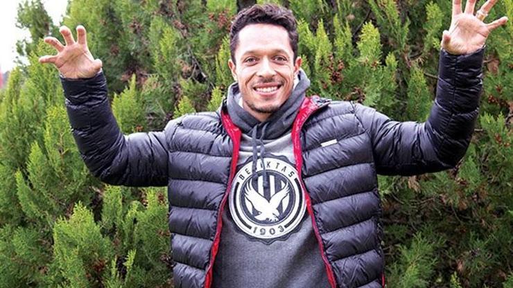 Adriano: Beşiktaşın tarihine geçmek istiyorum